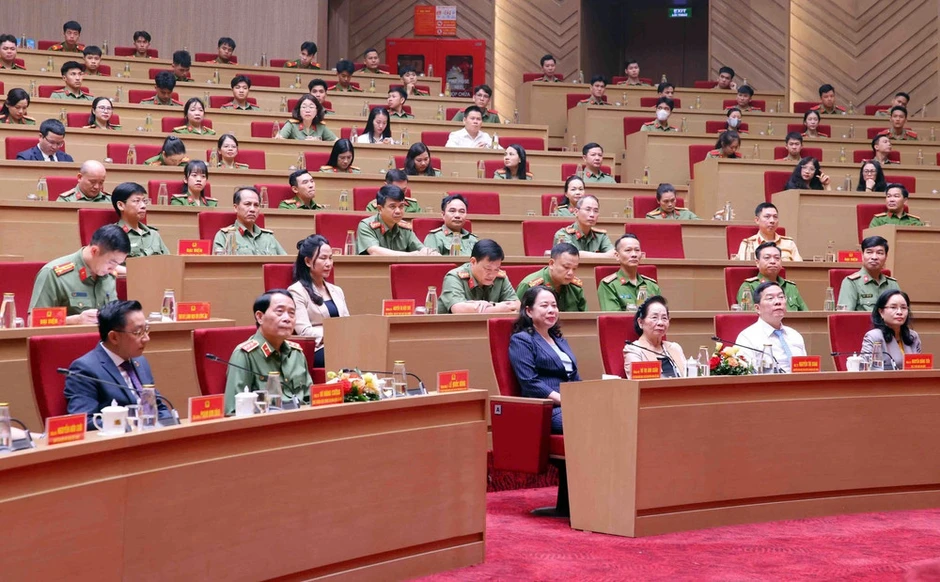 Khai mạc Ngày sách và phát động phong trào đọc sách trong Công an nhân dân Khai mạc Ngày sách và phát động phong trào đọc sách trong Công an nhân dân