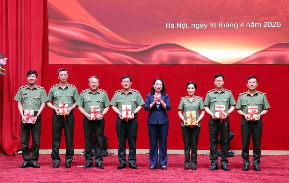 Khai mạc Ngày sách và phát động phong trào đọc sách trong Công an nhân dân Khai mạc Ngày sách và phát động phong trào đọc sách trong Công an nhân dân