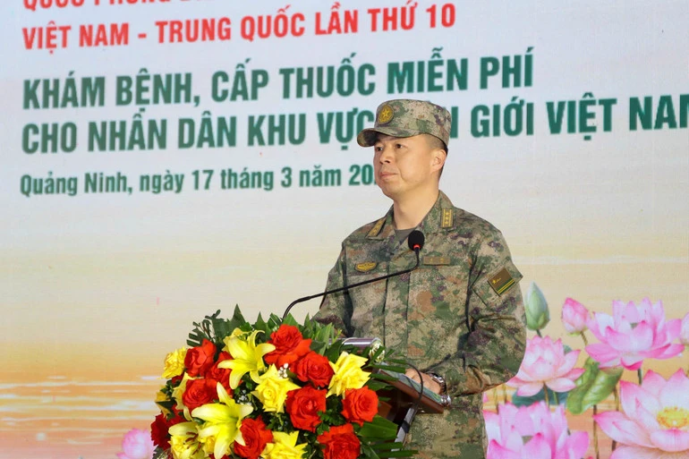 Khám bệnh, cấp phát thuốc miễn phí cho nhân dân biên giới hai nước Việt Nam-Trung Quốc Khám bệnh, cấp phát thuốc miễn phí cho nhân dân biên giới hai nước Việt Nam-Trung Quốc