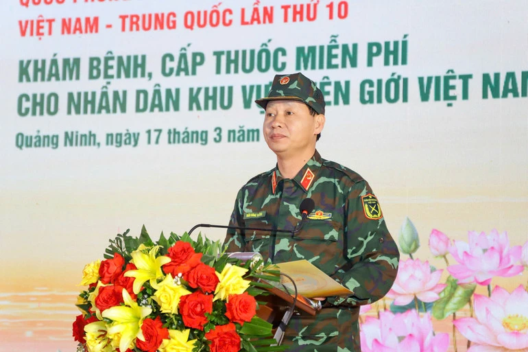 Khám bệnh, cấp phát thuốc miễn phí cho nhân dân biên giới hai nước Việt Nam-Trung Quốc Khám bệnh, cấp phát thuốc miễn phí cho nhân dân biên giới hai nước Việt Nam-Trung Quốc