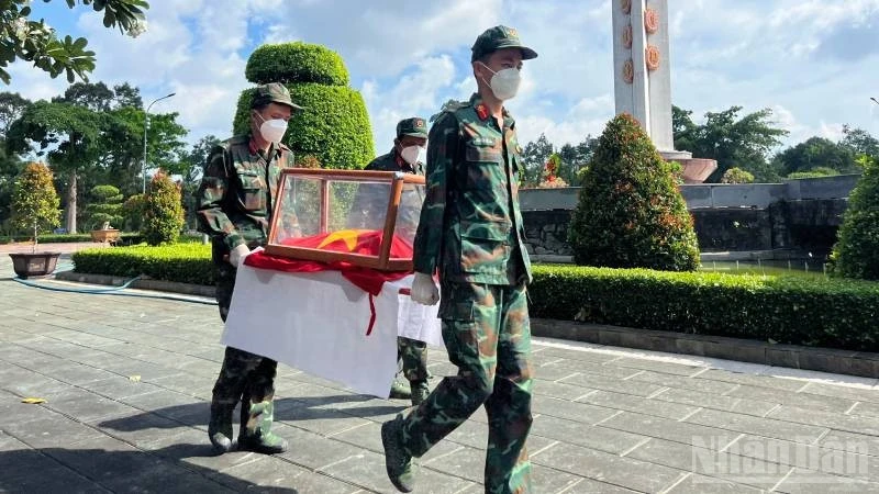 Khẩn trương đưa các Anh hùng liệt sĩ về với quê hương Khẩn trương đưa các Anh hùng liệt sĩ về với quê hương