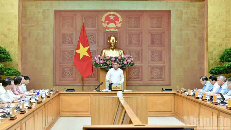 Khẩn trương hoàn thiện các kịch bản điều hành tăng trưởng với các phương án khác nhau Khẩn trương hoàn thiện các kịch bản điều hành tăng trưởng với các phương án khác nhau