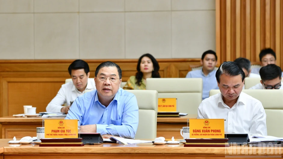 Khẩn trương hoàn thiện các kịch bản điều hành tăng trưởng với các phương án khác nhau Khẩn trương hoàn thiện các kịch bản điều hành tăng trưởng với các phương án khác nhau
