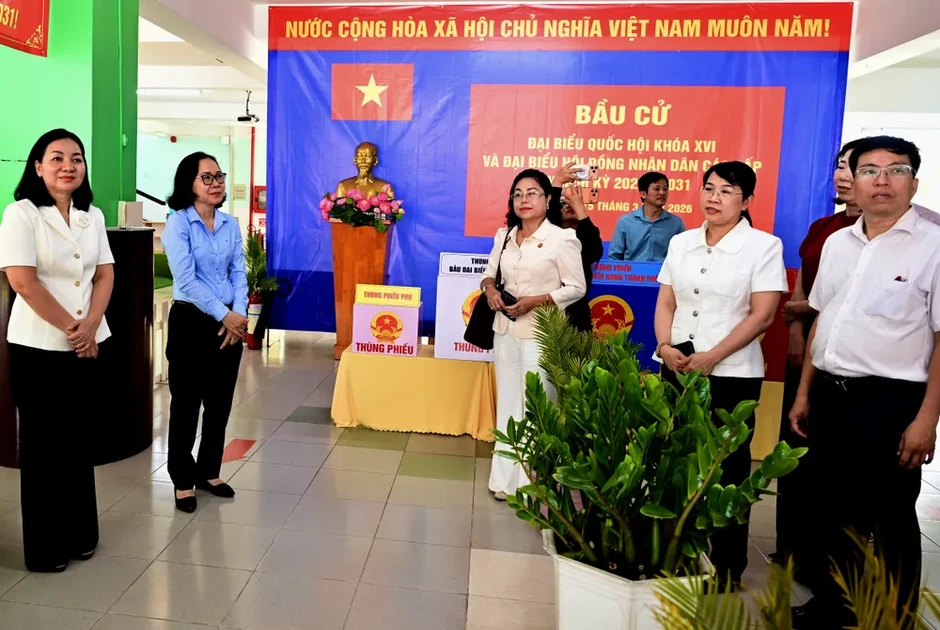 Khẩn trương phát thẻ cử tri, tránh tình trạng đi bầu cử thay Khẩn trương phát thẻ cử tri, tránh tình trạng đi bầu cử thay