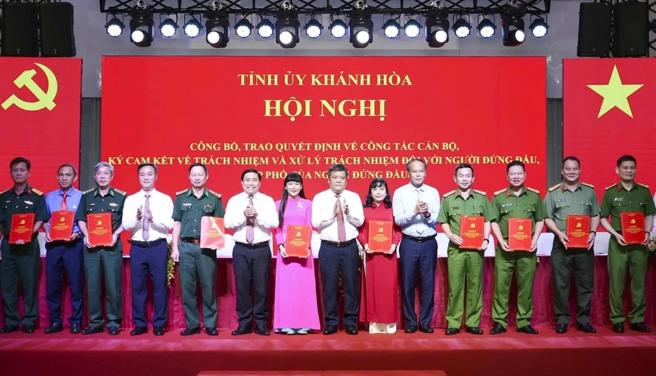 Khánh Hòa: Cán bộ chủ chốt ký cam kết trách nhiệm trước Ban Thường vụ Tỉnh ủy Khánh Hòa: Cán bộ chủ chốt ký cam kết trách nhiệm trước Ban Thường vụ Tỉnh ủy