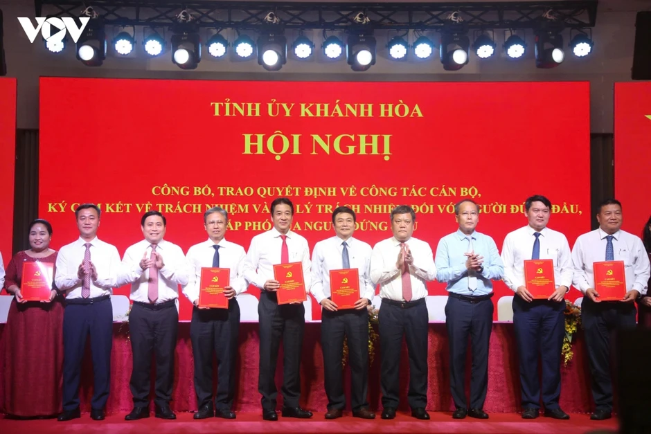 Khánh Hòa: Cán bộ chủ chốt ký cam kết trách nhiệm trước Ban Thường vụ Tỉnh ủy Khánh Hòa: Cán bộ chủ chốt ký cam kết trách nhiệm trước Ban Thường vụ Tỉnh ủy