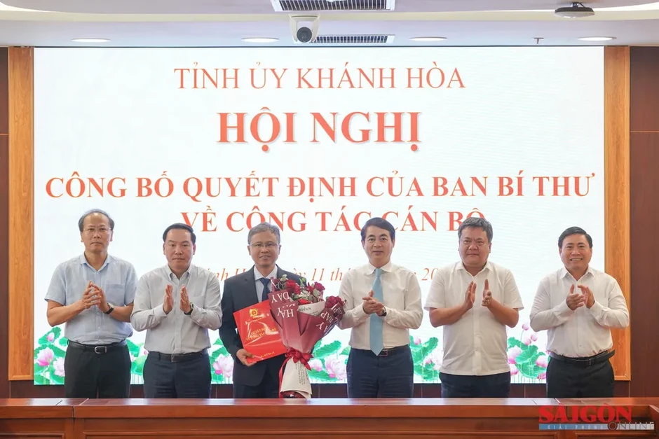 Khánh Hòa: Công bố quyết định của Ban Bí thư về công tác cán bộ Khánh Hòa: Công bố quyết định của Ban Bí thư về công tác cán bộ
