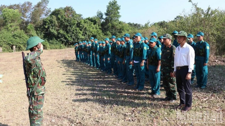 Khánh Hòa: Đưa sĩ quan chính quy về cơ sở, xây dựng thế trận quốc phòng từ gốc Khánh Hòa: Đưa sĩ quan chính quy về cơ sở, xây dựng thế trận quốc phòng từ gốc