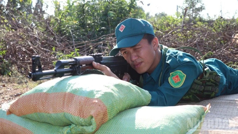 Khánh Hòa: Đưa sĩ quan chính quy về cơ sở, xây dựng thế trận quốc phòng từ gốc Khánh Hòa: Đưa sĩ quan chính quy về cơ sở, xây dựng thế trận quốc phòng từ gốc