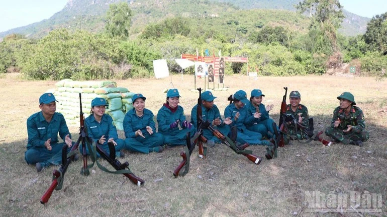 Khánh Hòa: Đưa sĩ quan chính quy về cơ sở, xây dựng thế trận quốc phòng từ gốc Khánh Hòa: Đưa sĩ quan chính quy về cơ sở, xây dựng thế trận quốc phòng từ gốc