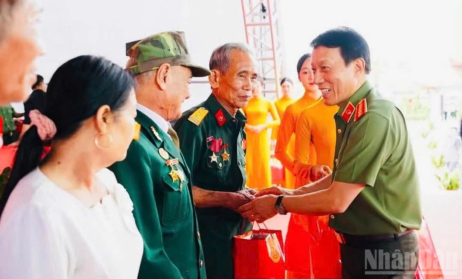 Khánh thành Khu lưu niệm Anh hùng liệt sĩ Công an nhân dân Bùi Thị Cúc Khánh thành Khu lưu niệm Anh hùng liệt sĩ Công an nhân dân Bùi Thị Cúc