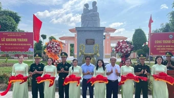 Khánh thành tượng đài Bác Hồ với chiến sĩ Bộ đội Biên phòng