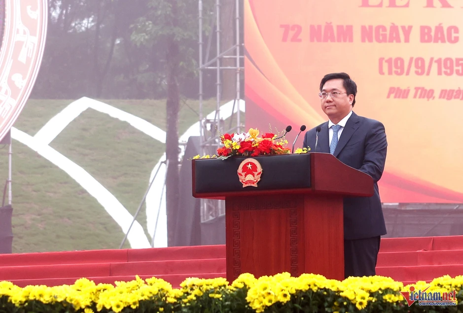 Khánh thành tượng đài 'Bác Hồ với ngày hội non sông' Khánh thành tượng đài 'Bác Hồ với ngày hội non sông'