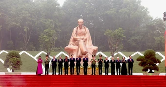 Khánh thành tượng đài 'Bác Hồ với ngày hội non sông'