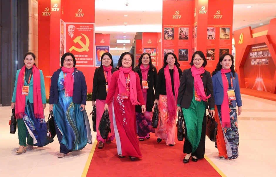 Khát vọng phồn vinh nhìn từ 'bốn kiên định' Khát vọng phồn vinh nhìn từ 'bốn kiên định'
