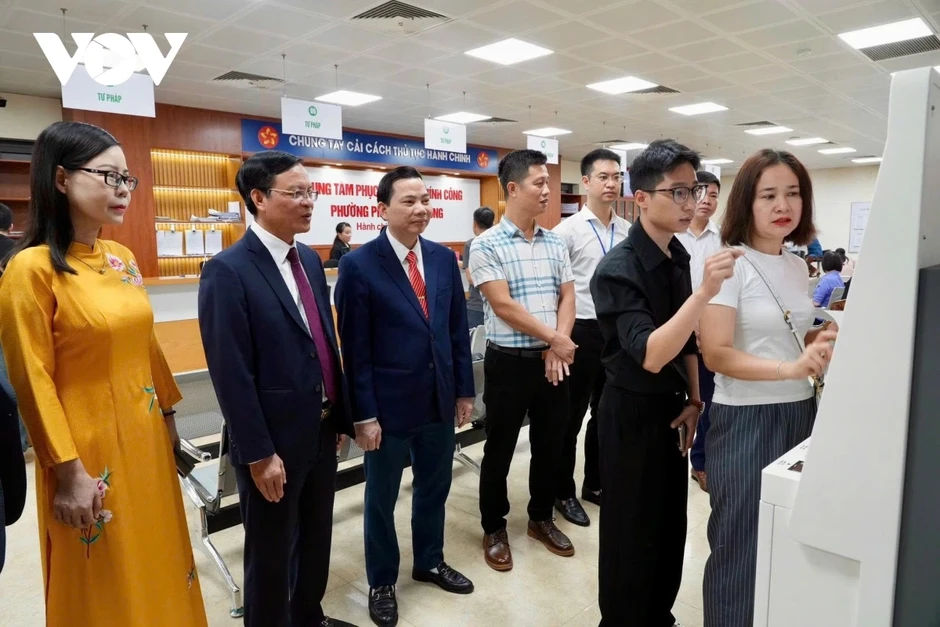 Khi robot và AI trở thành “đồng nghiệp” của cán bộ phường Khi robot và AI trở thành “đồng nghiệp” của cán bộ phường