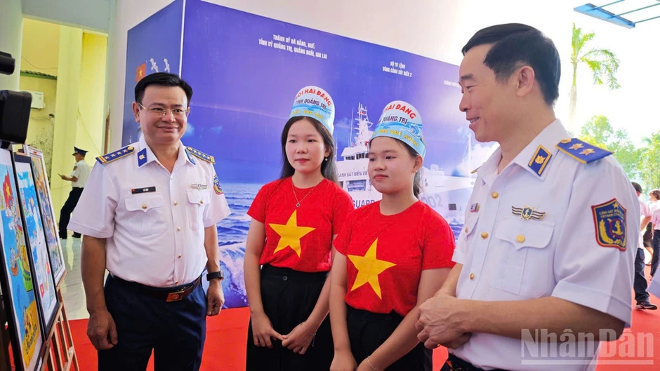 Khi tình yêu biển, đảo được nuôi dưỡng từ mái trường Khi tình yêu biển, đảo được nuôi dưỡng từ mái trường