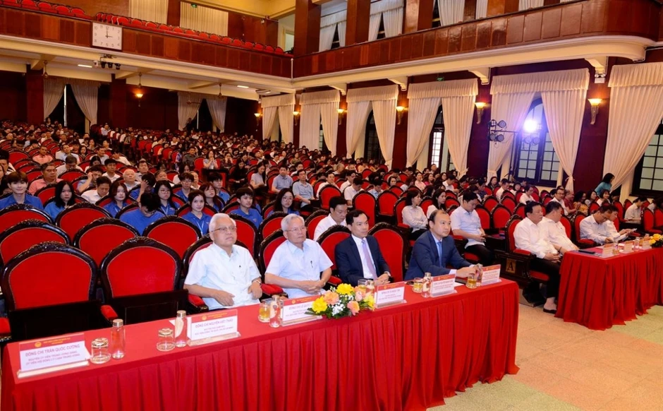 Khoa học gắn bó mật thiết với sự nghiệp cách mạng của Đảng, của đất nước Khoa học gắn bó mật thiết với sự nghiệp cách mạng của Đảng, của đất nước