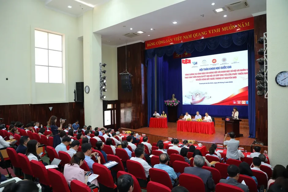 Khoa học Xã hội & Nhân văn với việc bảo vệ nền tảng tư tưởng của Đảng trong thời đại số Khoa học Xã hội & Nhân văn với việc bảo vệ nền tảng tư tưởng của Đảng trong thời đại số