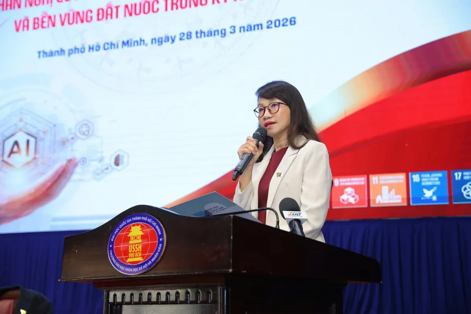 Khoa học Xã hội & Nhân văn với việc bảo vệ nền tảng tư tưởng của Đảng trong thời đại số Khoa học Xã hội & Nhân văn với việc bảo vệ nền tảng tư tưởng của Đảng trong thời đại số