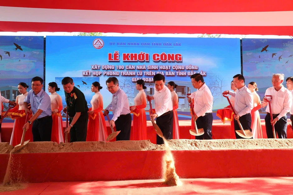 Khởi công 100 nhà sinh hoạt kết hợp tránh lũ tại Hòa Thịnh