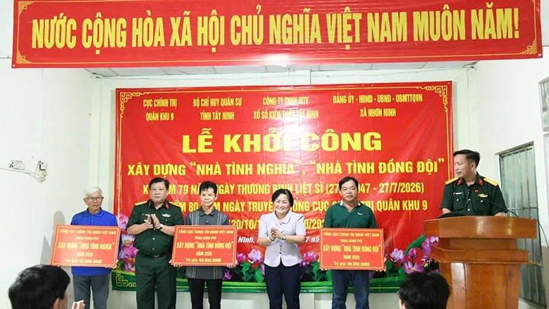 Khởi công xây dựng 9 căn nhà tặng gia đình chính sách ở Tây Ninh Khởi công xây dựng 9 căn nhà tặng gia đình chính sách ở Tây Ninh