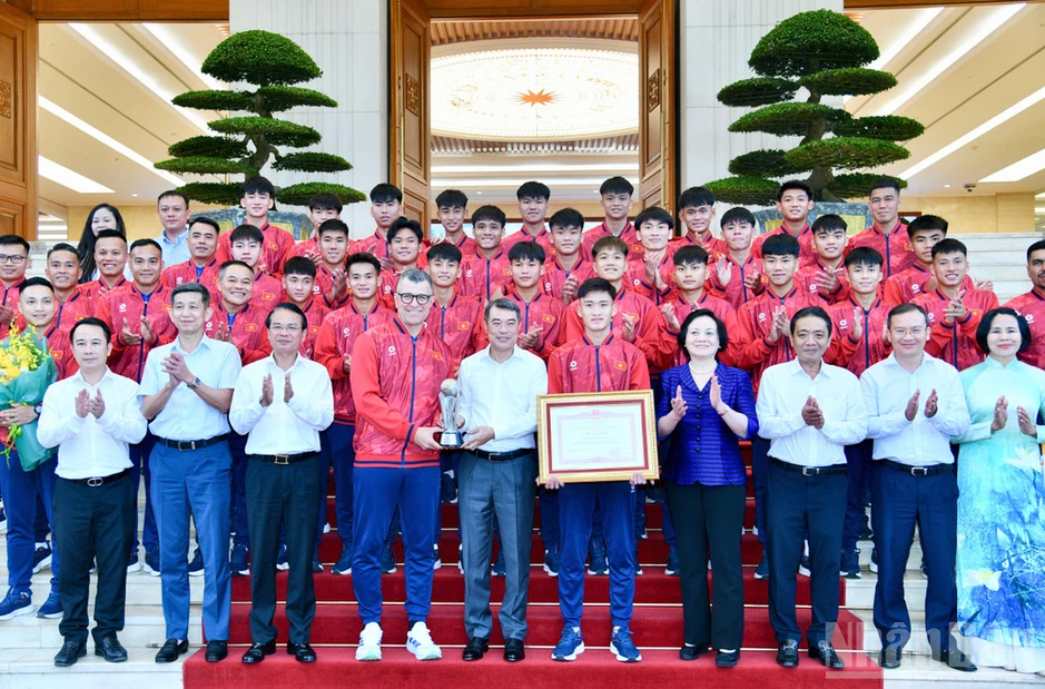 Khởi đầu cho những mục tiêu cao hơn, khát vọng lớn hơn với bóng đá Việt Nam, vươn tầm châu Á Khởi đầu cho những mục tiêu cao hơn, khát vọng lớn hơn với bóng đá Việt Nam, vươn tầm châu Á