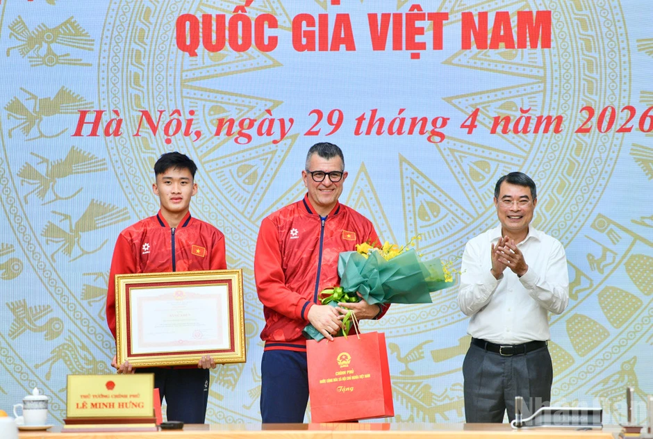 Khởi đầu cho những mục tiêu cao hơn, khát vọng lớn hơn với bóng đá Việt Nam, vươn tầm châu Á Khởi đầu cho những mục tiêu cao hơn, khát vọng lớn hơn với bóng đá Việt Nam, vươn tầm châu Á