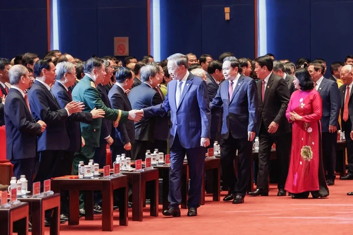 Khơi dậy sức mạnh từ tinh thần "Đoàn kết - Dân chủ - Đổi mới - Sáng tạo - Phát triển" Khơi dậy sức mạnh từ tinh thần "Đoàn kết - Dân chủ - Đổi mới - Sáng tạo - Phát triển"