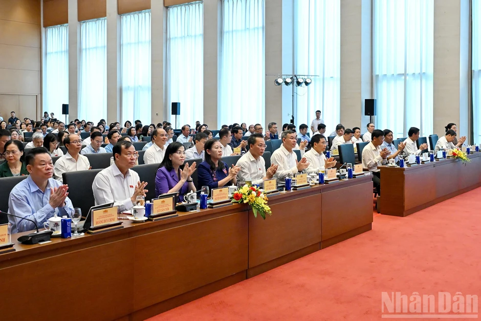 Không để gỡ một điểm nghẽn ở luật này lại tạo thêm một điểm nghẽn ở luật khác Không để gỡ một điểm nghẽn ở luật này lại tạo thêm một điểm nghẽn ở luật khác
