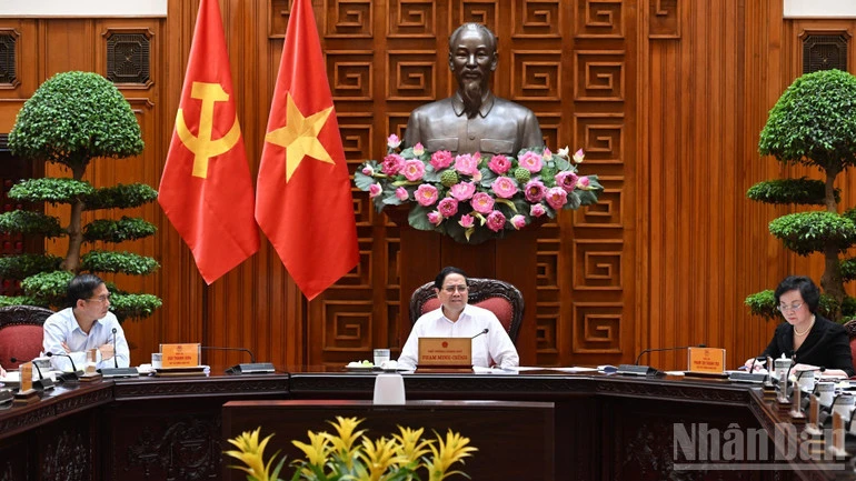 Không để thiếu nguồn cung xăng dầu; khẩn trương xây dựng kho dự trữ chiến lược Không để thiếu nguồn cung xăng dầu; khẩn trương xây dựng kho dự trữ chiến lược