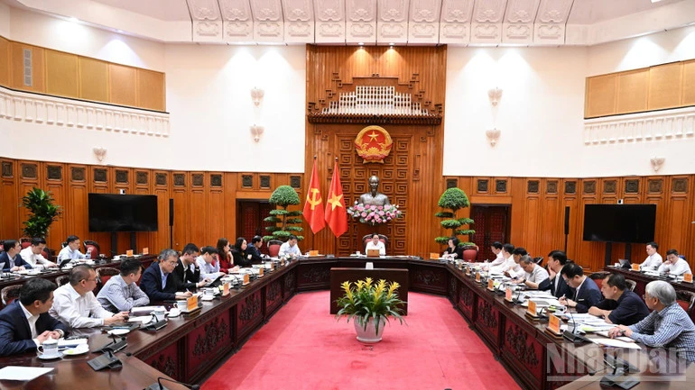Không để thiếu nguồn cung xăng dầu; khẩn trương xây dựng kho dự trữ chiến lược Không để thiếu nguồn cung xăng dầu; khẩn trương xây dựng kho dự trữ chiến lược