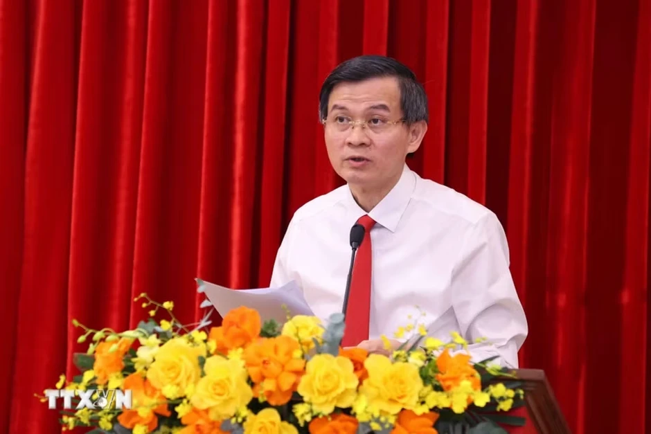 Không để thực tiễn đi quá xa rồi lý luận mới tổng kết Không để thực tiễn đi quá xa rồi lý luận mới tổng kết