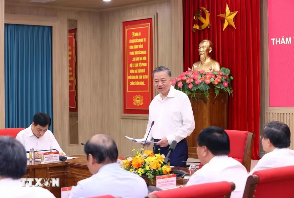 Không để thực tiễn đi quá xa rồi lý luận mới tổng kết Không để thực tiễn đi quá xa rồi lý luận mới tổng kết