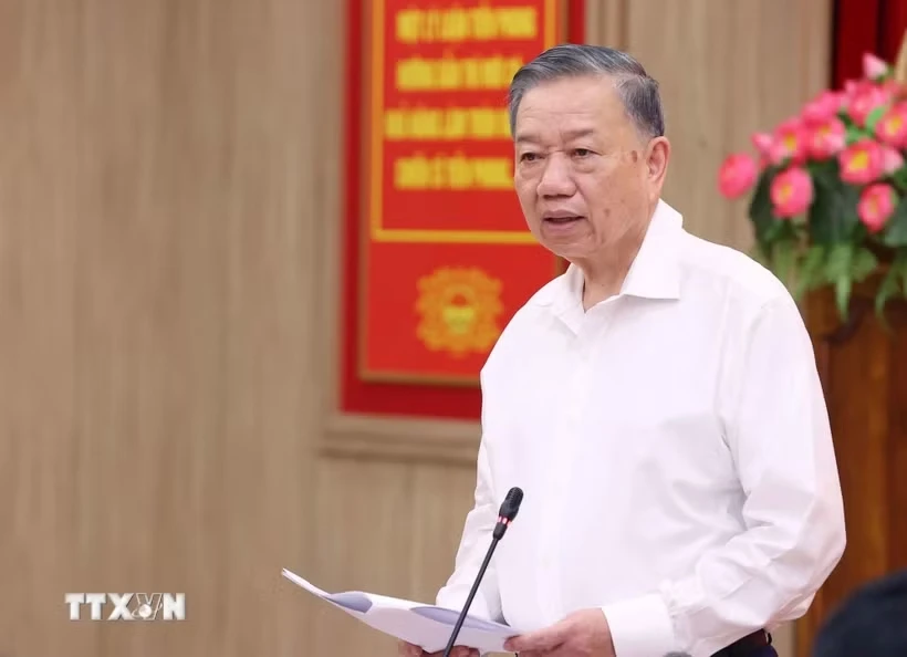 Không để thực tiễn đi quá xa rồi lý luận mới tổng kết Không để thực tiễn đi quá xa rồi lý luận mới tổng kết