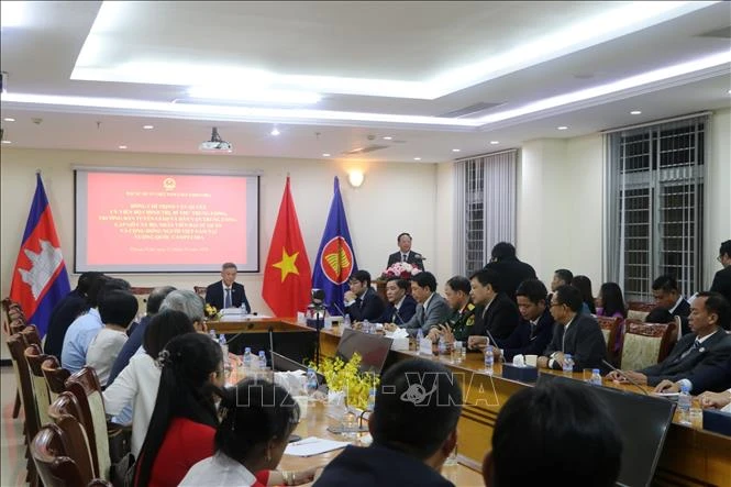 Không ngừng củng cố và phát triển quan hệ Việt Nam - Campuchia Không ngừng củng cố và phát triển quan hệ Việt Nam - Campuchia