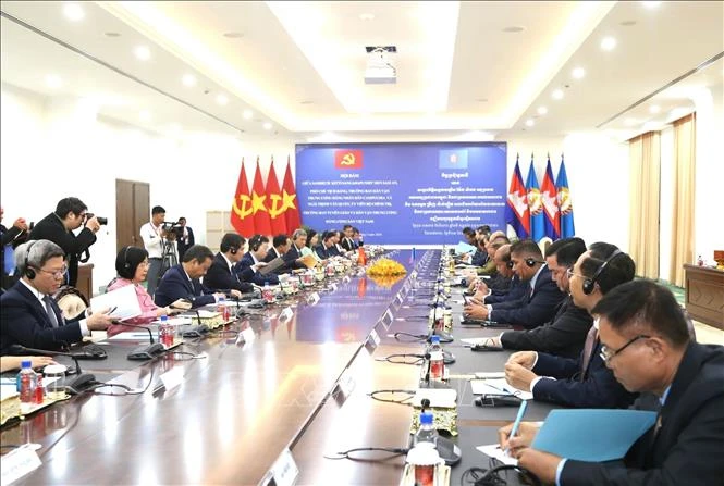Không ngừng củng cố và phát triển quan hệ Việt Nam - Campuchia Không ngừng củng cố và phát triển quan hệ Việt Nam - Campuchia