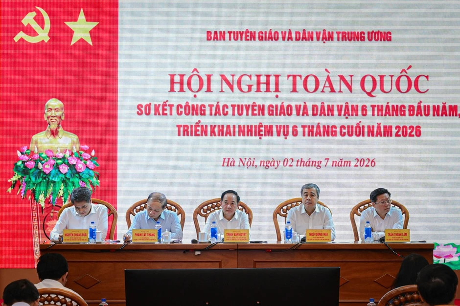 Không ngừng đổi mới để đồng hành cùng đất nước Không ngừng đổi mới để đồng hành cùng đất nước