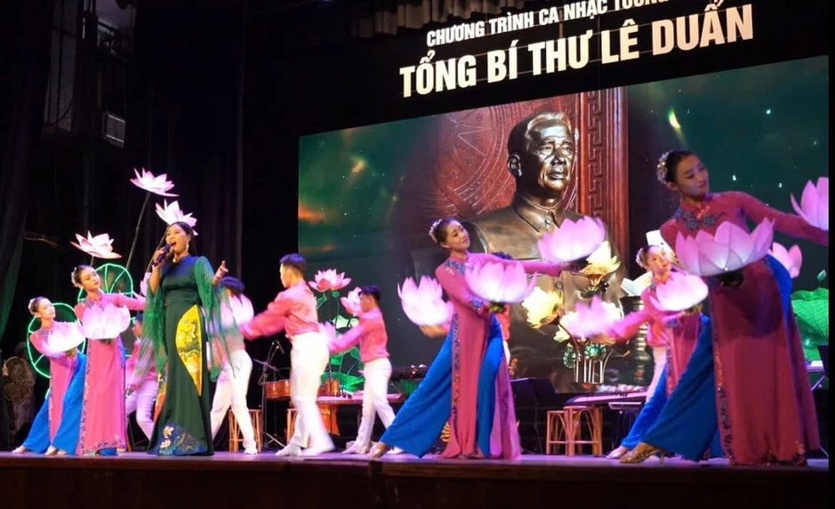 Khúc tri ân từ quê hương Quảng Trị kỷ niệm 40 năm ngày Tổng Bí thư Lê Duẩn đi xa Khúc tri ân từ quê hương Quảng Trị kỷ niệm 40 năm ngày Tổng Bí thư Lê Duẩn đi xa