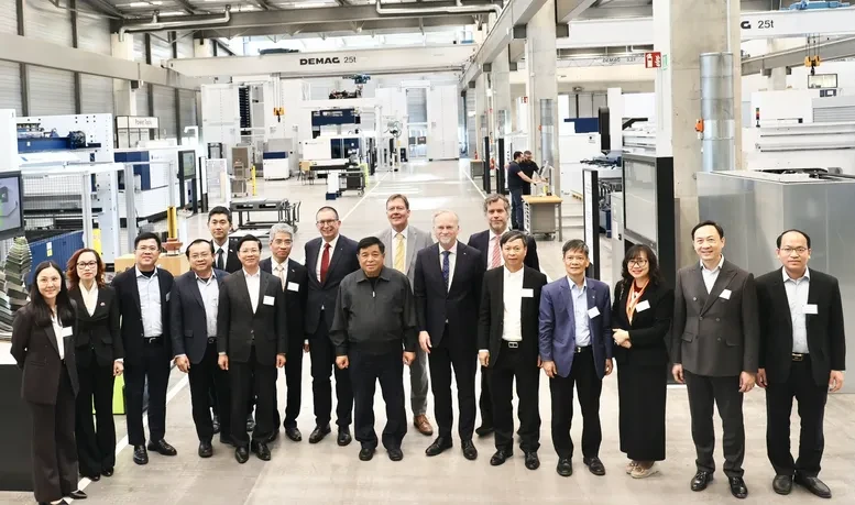 Khuyến khích Tập đoàn TRUMPF mở rộng đầu tư kinh doanh tại Việt Nam Khuyến khích Tập đoàn TRUMPF mở rộng đầu tư kinh doanh tại Việt Nam