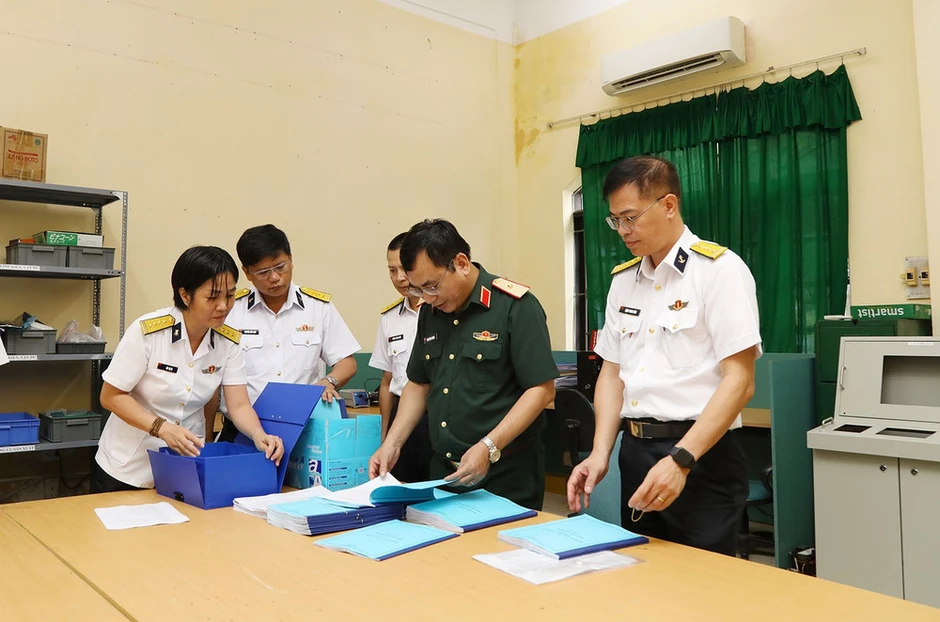 Kiểm tra thực hiện nhiệm vụ sản xuất vật tư kỹ thuật tại Quân chủng Hải quân Kiểm tra thực hiện nhiệm vụ sản xuất vật tư kỹ thuật tại Quân chủng Hải quân