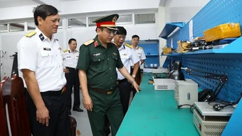 Kiểm tra thực hiện nhiệm vụ sản xuất vật tư kỹ thuật tại Quân chủng Hải quân