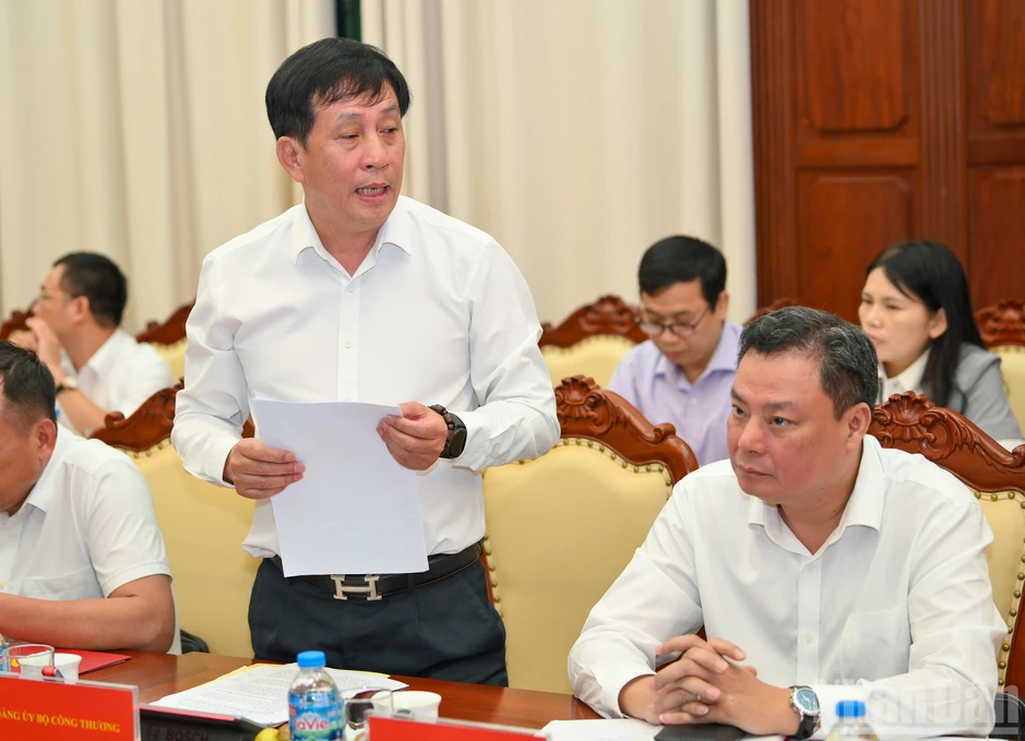 Kiên định mục tiêu phấn đấu tăng trưởng hai con số Kiên định mục tiêu phấn đấu tăng trưởng hai con số