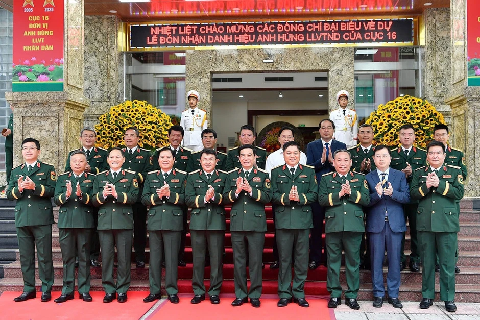 Kiên định nguyên tắc “Đảng lãnh đạo tuyệt đối, trực tiếp về mọi mặt đối với Tình báo quốc phòng” Kiên định nguyên tắc “Đảng lãnh đạo tuyệt đối, trực tiếp về mọi mặt đối với Tình báo quốc phòng”