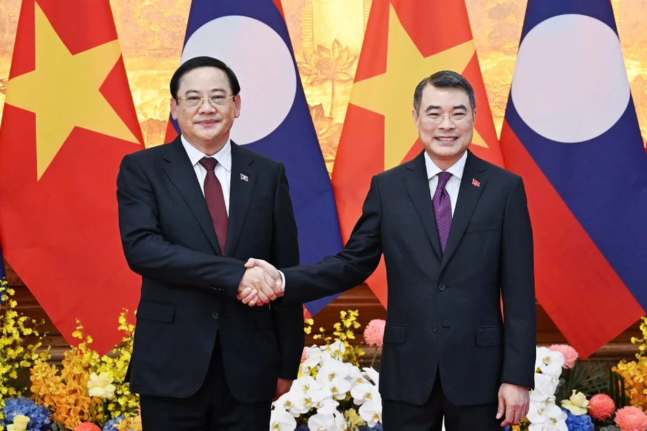 Kiến tạo một ASEAN hòa bình, thịnh vượng, lấy người dân làm trung tâm Kiến tạo một ASEAN hòa bình, thịnh vượng, lấy người dân làm trung tâm