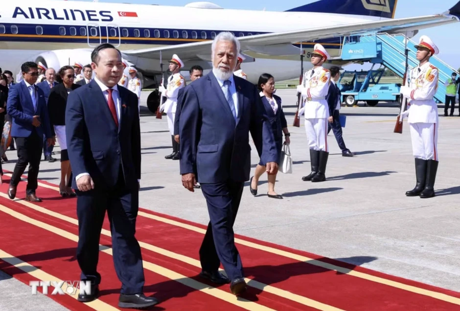 Kiến tạo một ASEAN hòa bình, thịnh vượng, lấy người dân làm trung tâm Kiến tạo một ASEAN hòa bình, thịnh vượng, lấy người dân làm trung tâm