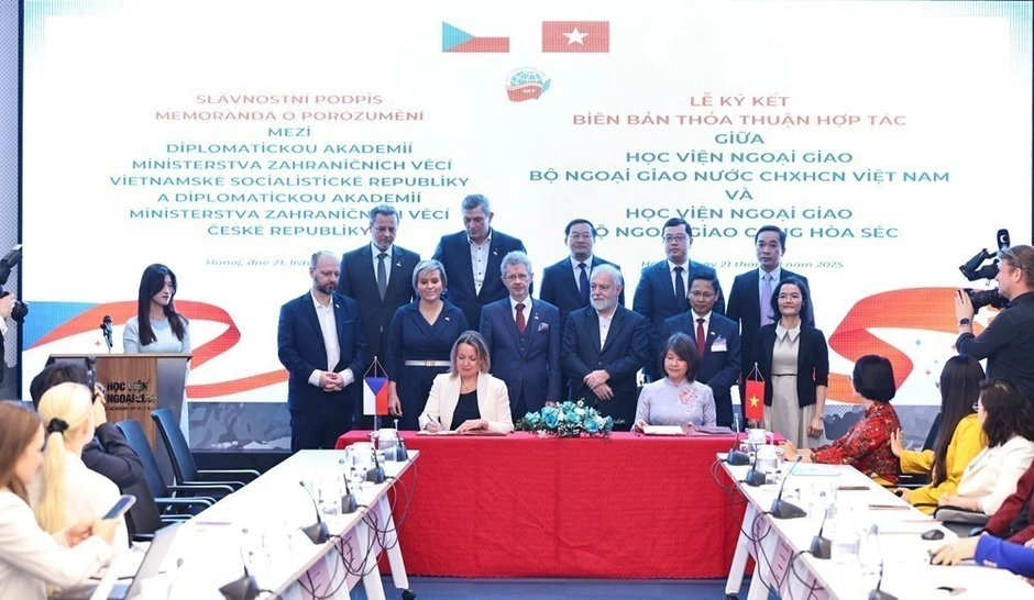 Kiến tạo tri thức, bồi đắp nhân lực, chủ động, sáng tạo đóng góp cho sự nghiệp đối ngoại của đất nước Kiến tạo tri thức, bồi đắp nhân lực, chủ động, sáng tạo đóng góp cho sự nghiệp đối ngoại của đất nước