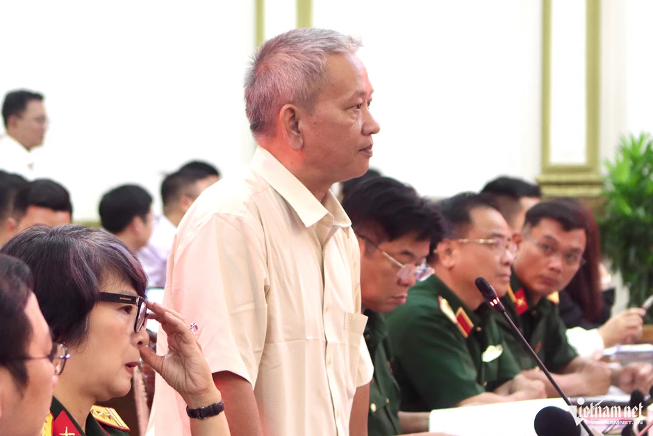Kiến trúc sư dành một thập kỷ 'định vị' 3 tấm ảnh, tìm hố chôn tập thể 900 liệt sĩ Kiến trúc sư dành một thập kỷ 'định vị' 3 tấm ảnh, tìm hố chôn tập thể 900 liệt sĩ