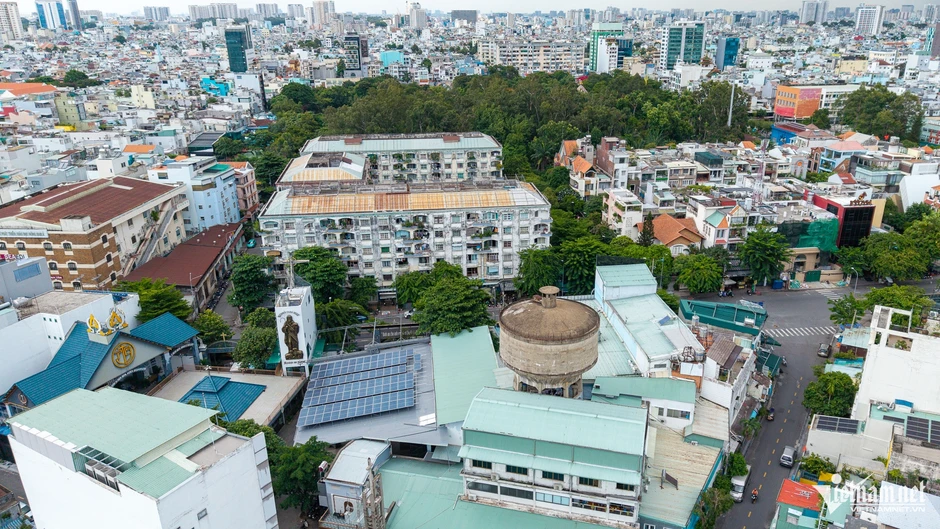 Kiến trúc sư dành một thập kỷ 'định vị' 3 tấm ảnh, tìm hố chôn tập thể 900 liệt sĩ Kiến trúc sư dành một thập kỷ 'định vị' 3 tấm ảnh, tìm hố chôn tập thể 900 liệt sĩ