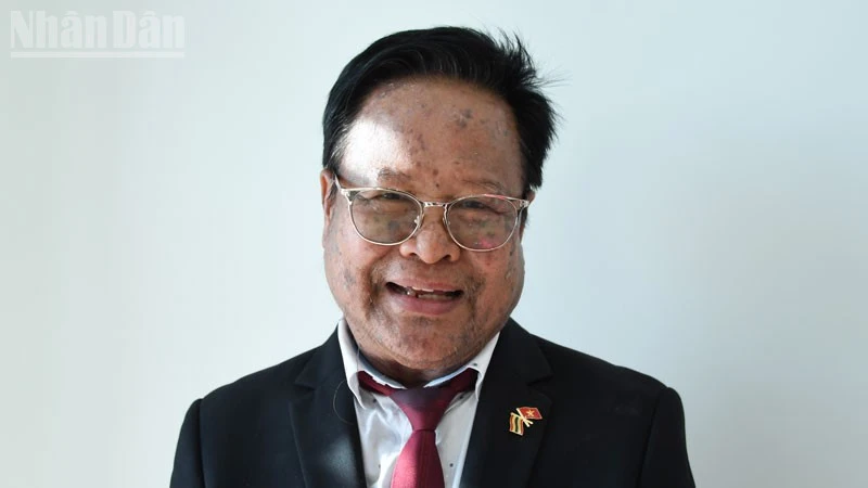Kiều bào vui mừng, phấn khởi đón Đoàn đại biểu cấp cao Việt Nam đến Bangkok Kiều bào vui mừng, phấn khởi đón Đoàn đại biểu cấp cao Việt Nam đến Bangkok